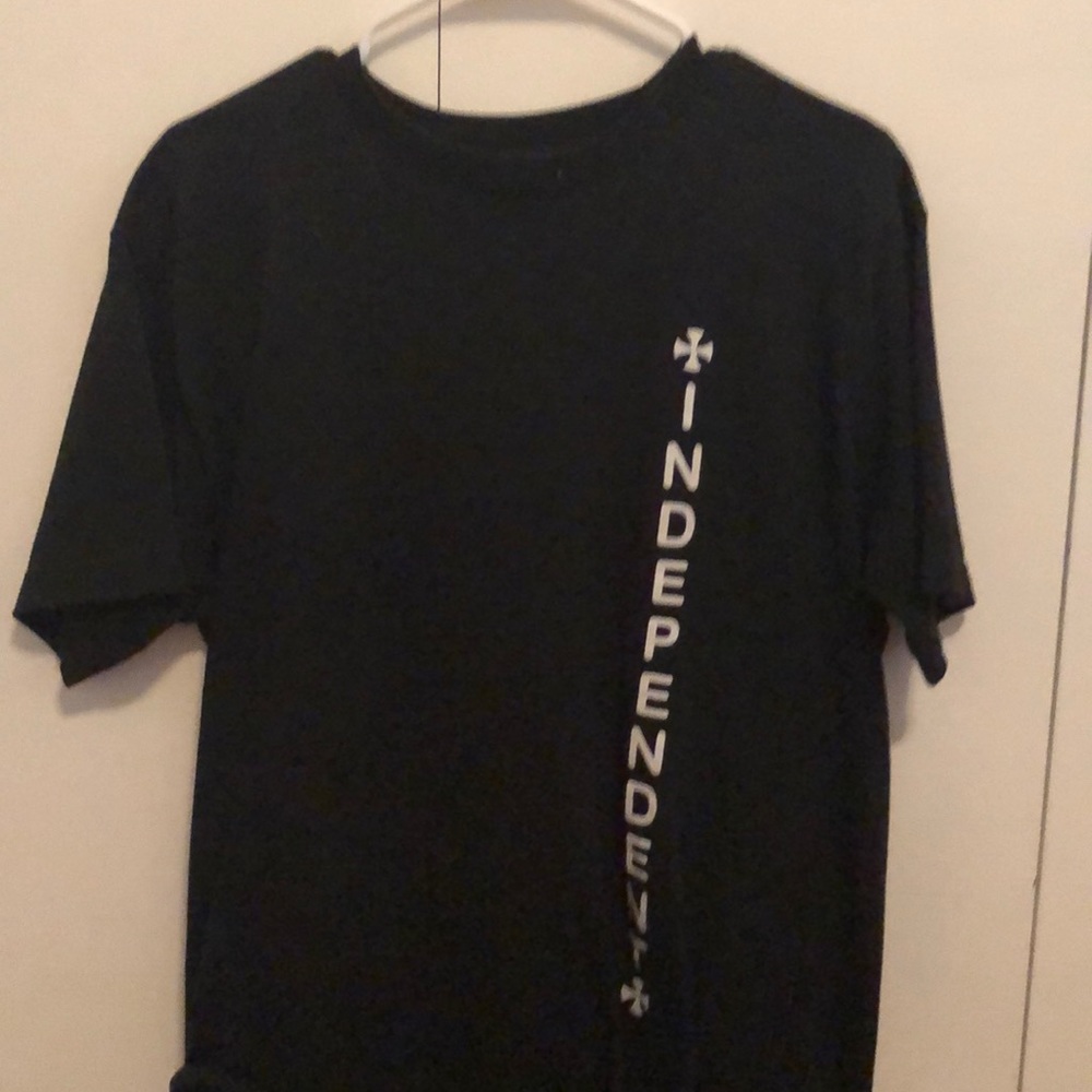 Men’s Independent medium shirt